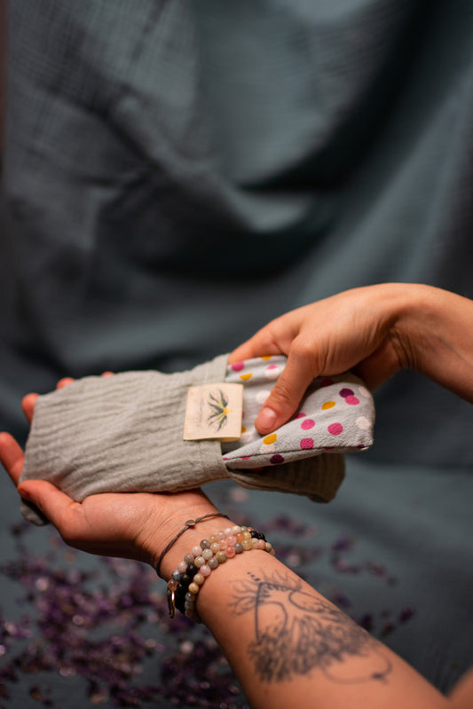 Wie man ein Augenkissen reinigt: Der komplette Pflege- & Waschguide