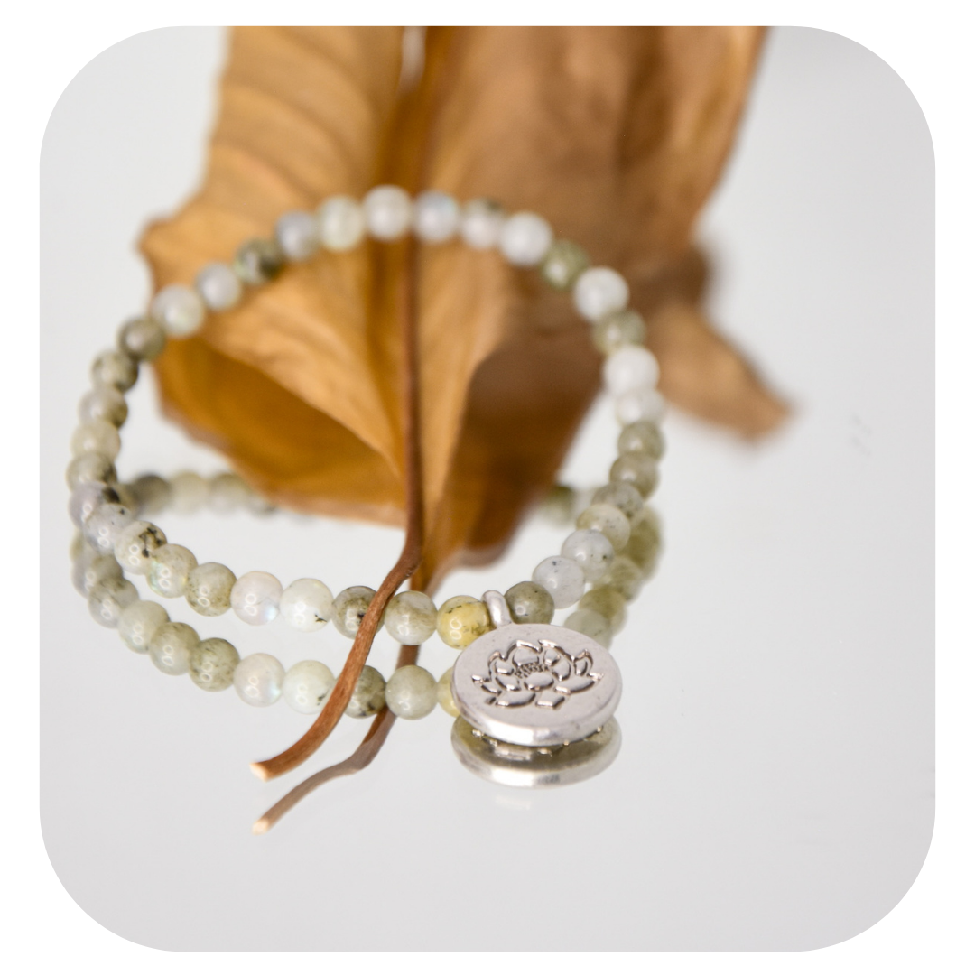 Labradorit-Mala-Armband mit Lotusanhänger | Stein der Magie | Handgefertigt in Österreich